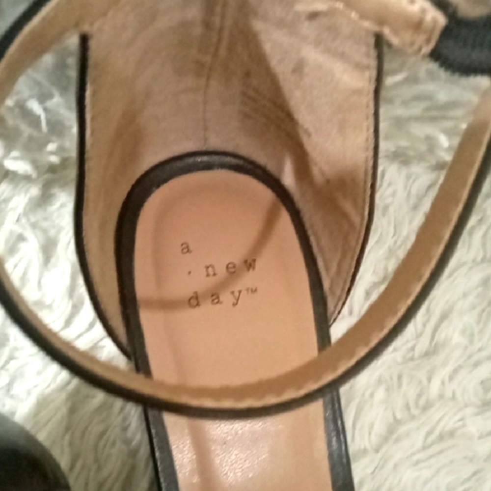 Elegant Black Women's Heels. - Picture 2 of 8